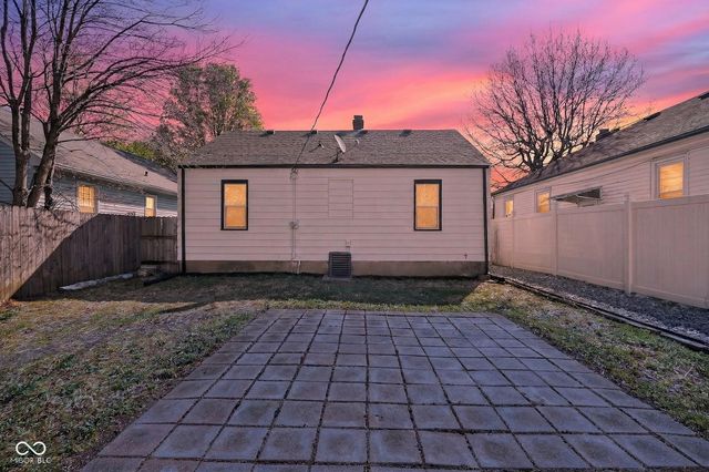 132 S 7th Avenue S, Beech Grove, IN 46107