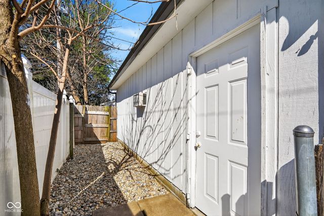 132 S 7th Avenue S, Beech Grove, IN 46107