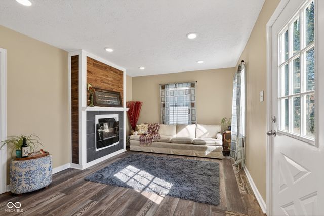 132 S 7th Avenue S, Beech Grove, IN 46107