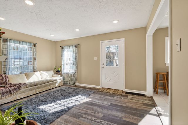132 S 7th Avenue S, Beech Grove, IN 46107