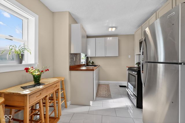 132 S 7th Avenue S, Beech Grove, IN 46107