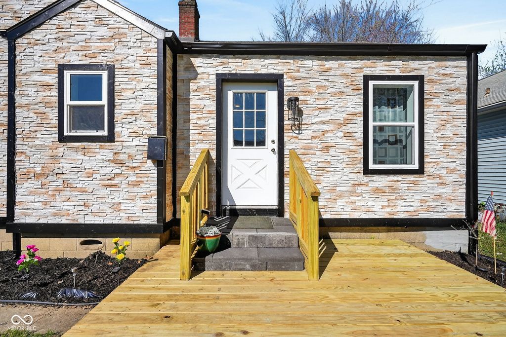 132 S 7th Avenue S, Beech Grove, IN 46107