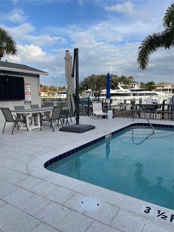 745 PINELLAS BAYWAY S 105, St Petersburg, FL 33715