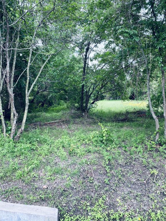 1000 Silver Creek Drive, Desoto, TX 75115