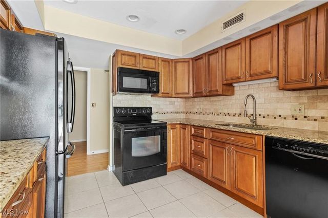 6270 Greenwood 402, Northfield, OH 44067