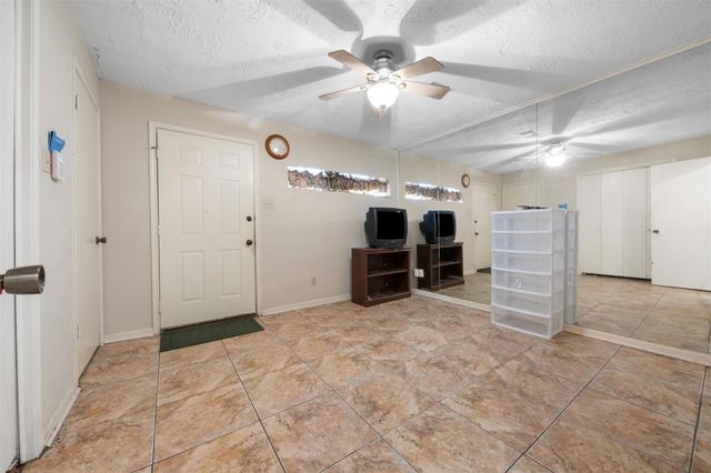 10614 Huntington Point Drive, Houston, TX 77099