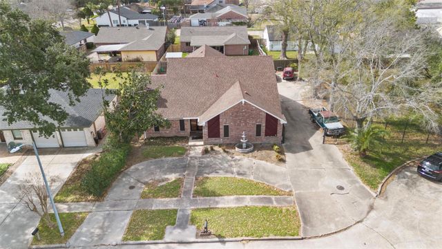 10614 Huntington Point Drive, Houston, TX 77099