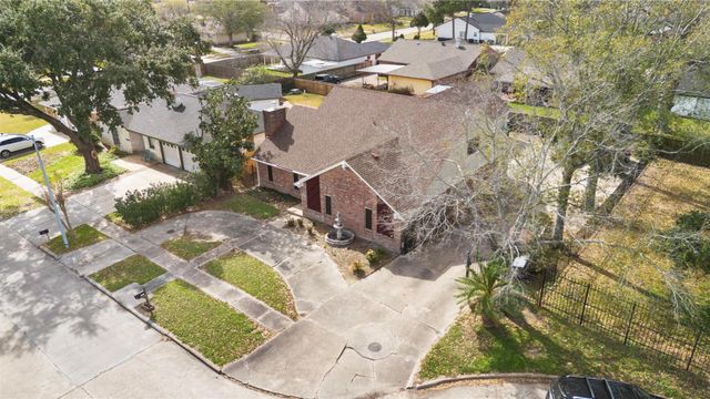 10614 Huntington Point Drive, Houston, TX 77099