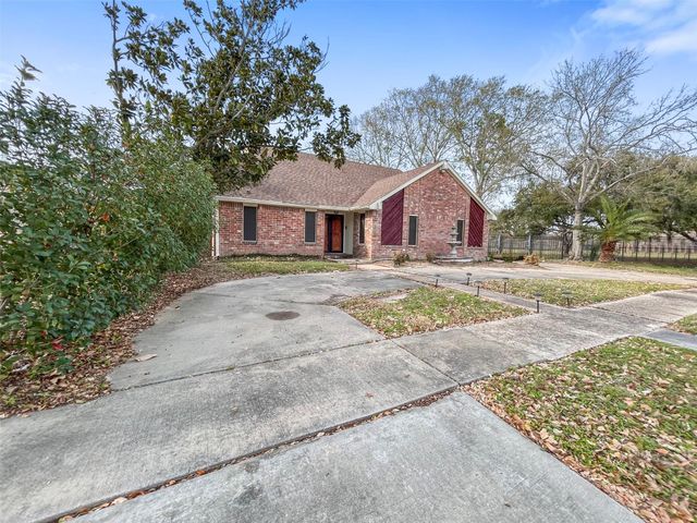 10614 Huntington Point Drive, Houston, TX 77099