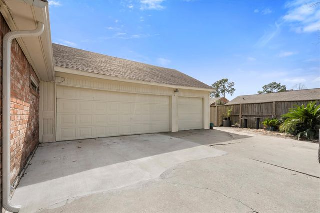 10614 Huntington Point Drive, Houston, TX 77099