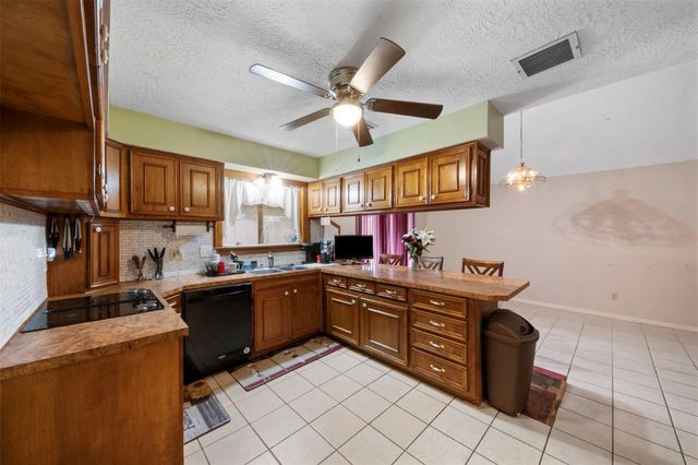 10614 Huntington Point Drive, Houston, TX 77099