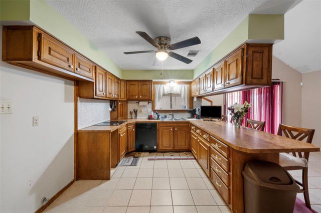 10614 Huntington Point Drive, Houston, TX 77099