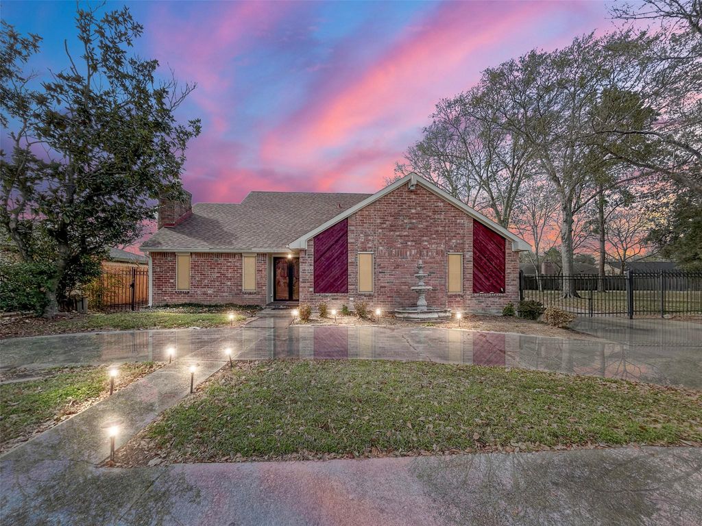 10614 Huntington Point Drive, Houston, TX 77099