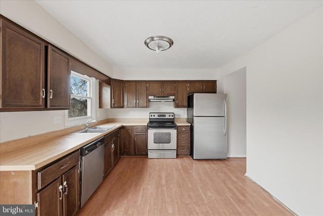 8230 BLUE RIDGE CT, Manassas, VA 20109