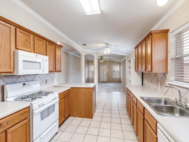 505 Lafayette Square DR, Leander, TX 78641