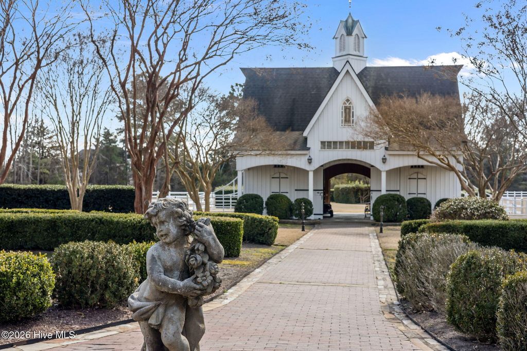 Image 13 of property listing at 579 Lexington Drive, Greenville, NC 27834