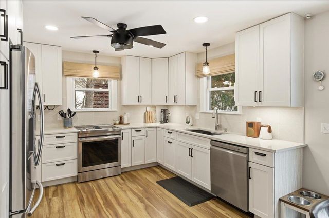 31 Greenbriar Drive, Essex, VT 05452