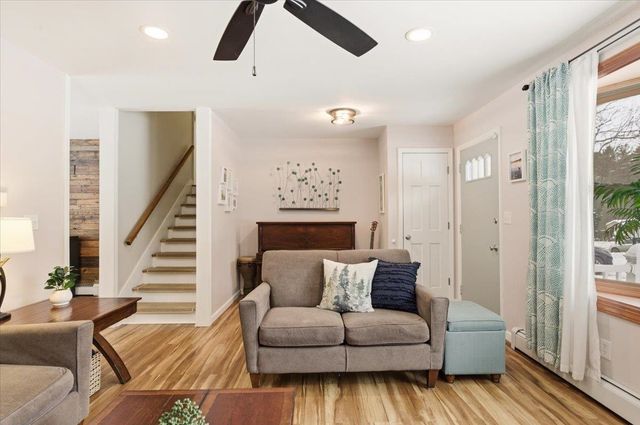 31 Greenbriar Drive, Essex, VT 05452