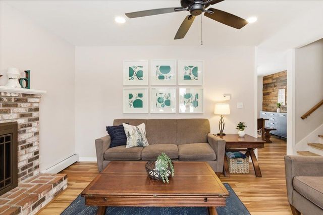 31 Greenbriar Drive, Essex, VT 05452