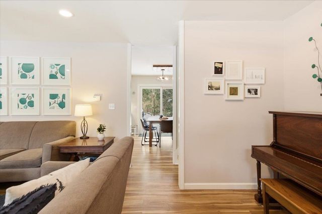 31 Greenbriar Drive, Essex, VT 05452