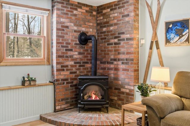 31 Greenbriar Drive, Essex, VT 05452