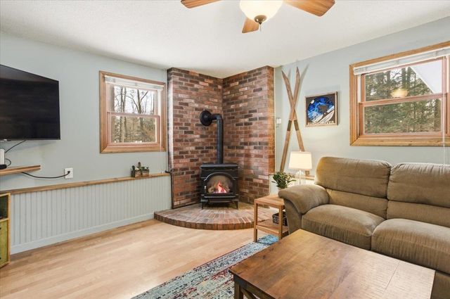 31 Greenbriar Drive, Essex, VT 05452