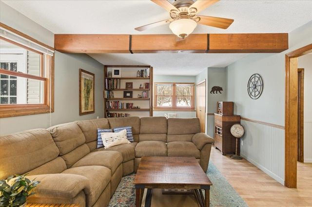 31 Greenbriar Drive, Essex, VT 05452