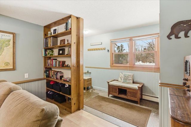 31 Greenbriar Drive, Essex, VT 05452