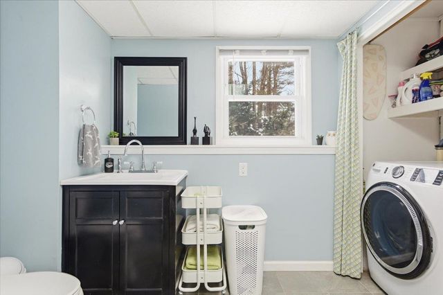 31 Greenbriar Drive, Essex, VT 05452