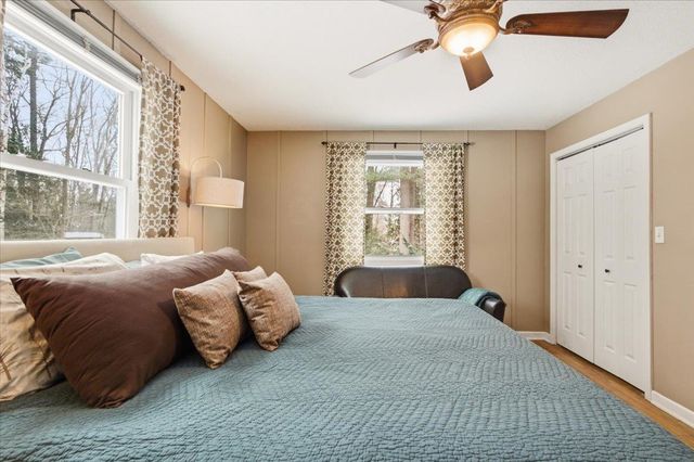 31 Greenbriar Drive, Essex, VT 05452