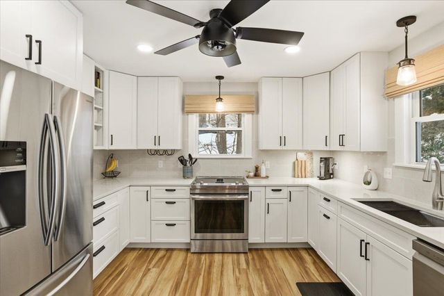 31 Greenbriar Drive, Essex, VT 05452