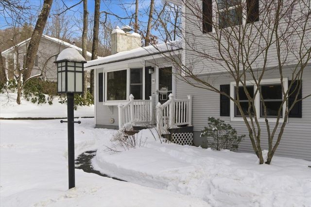 31 Greenbriar Drive, Essex, VT 05452