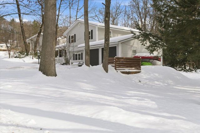 31 Greenbriar Drive, Essex, VT 05452