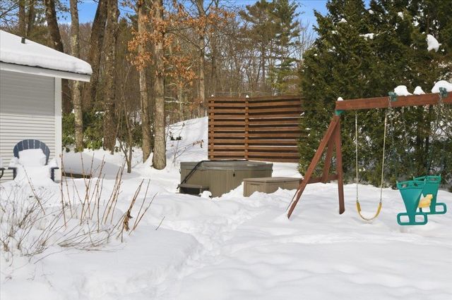 31 Greenbriar Drive, Essex, VT 05452