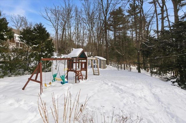 31 Greenbriar Drive, Essex, VT 05452