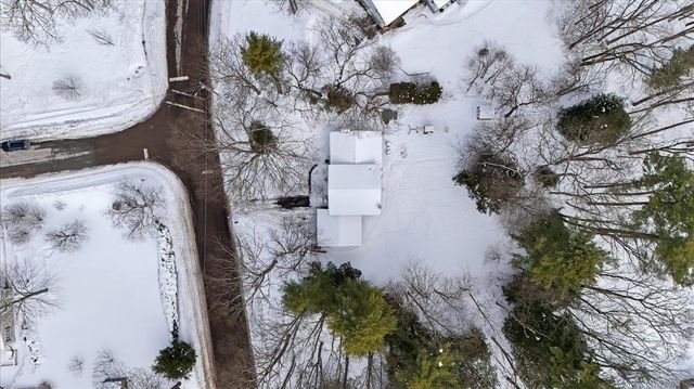 31 Greenbriar Drive, Essex, VT 05452