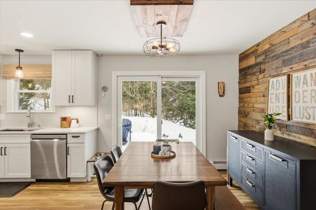 31 Greenbriar Drive, Essex, VT 05452