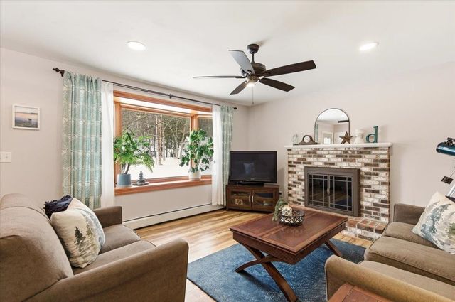 31 Greenbriar Drive, Essex, VT 05452