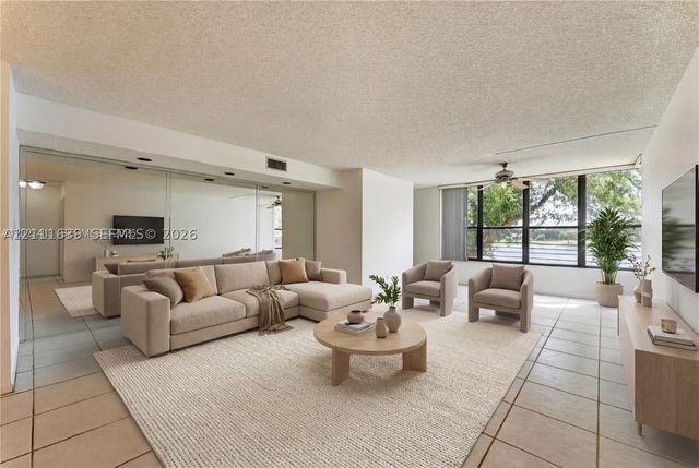 2768 S Carambola Cir S 206, Coconut Creek, FL 33066