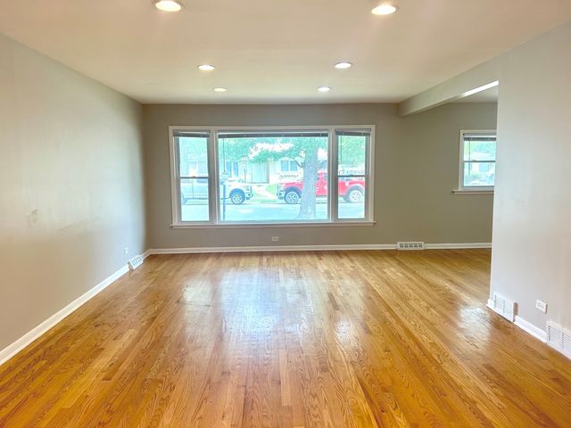 529 E 166th Place, South Holland, IL 60473