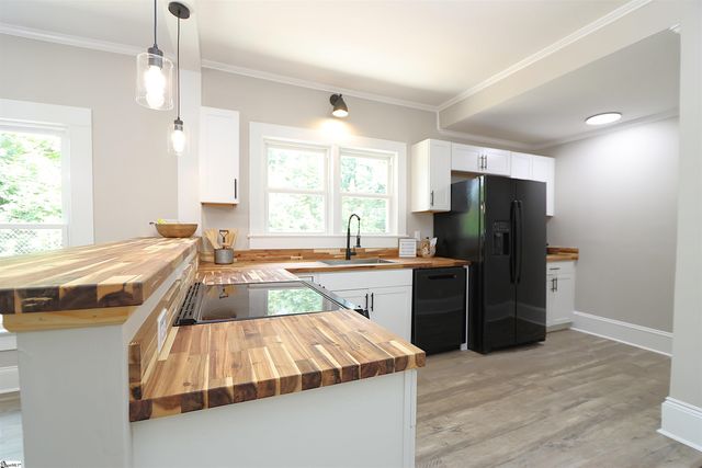 14 Littlefield Street, Inman, SC 29349