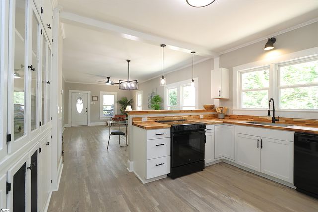 14 Littlefield Street, Inman, SC 29349