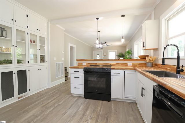 14 Littlefield Street, Inman, SC 29349