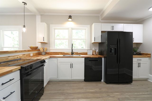 14 Littlefield Street, Inman, SC 29349