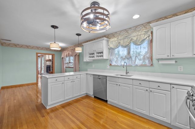 39 Adams Ave, North Andover, MA 01845