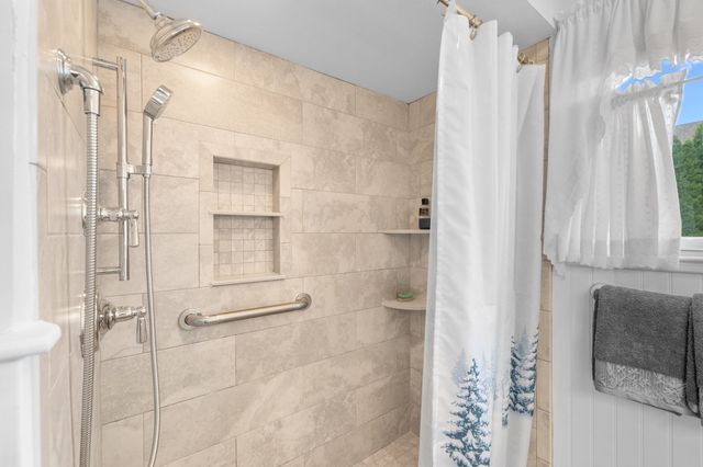 39 Adams Ave, North Andover, MA 01845