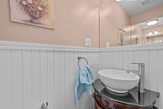 39 Adams Ave, North Andover, MA 01845