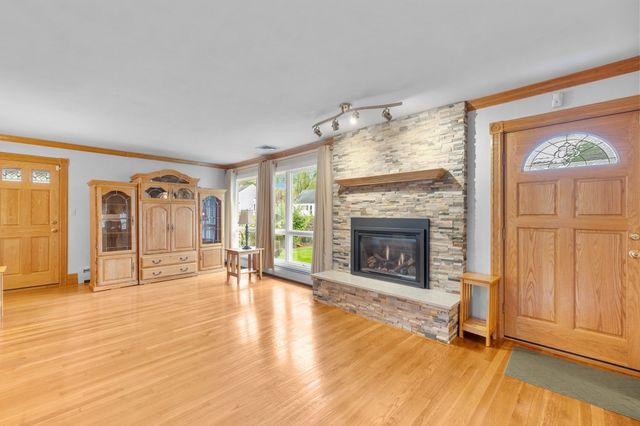 39 Adams Ave, North Andover, MA 01845