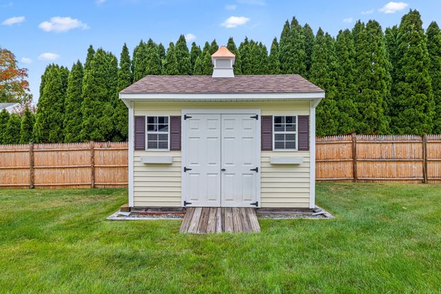 39 Adams Ave, North Andover, MA 01845
