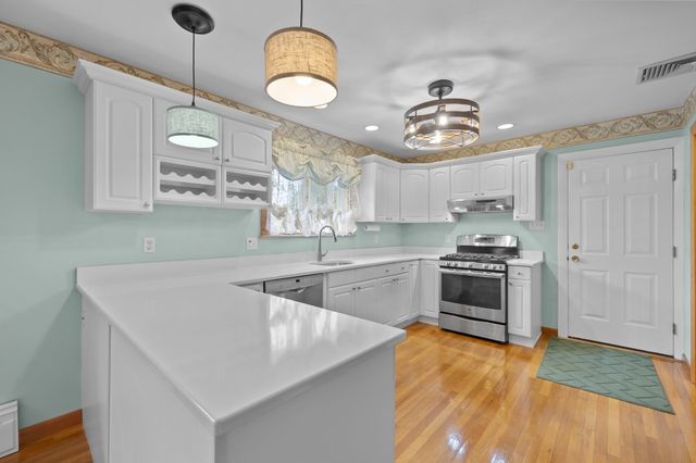 39 Adams Ave, North Andover, MA 01845
